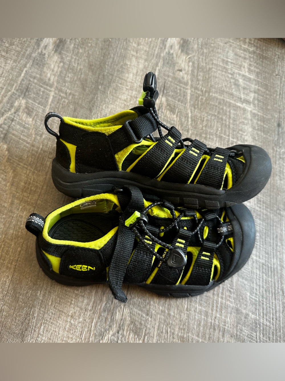 EUC Keen Black and Lime Active Sandals size 1